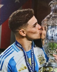 电讯报：去年利物浦利用曼城对迪亚斯的兴趣换小蜘蛛，被曼城反拒